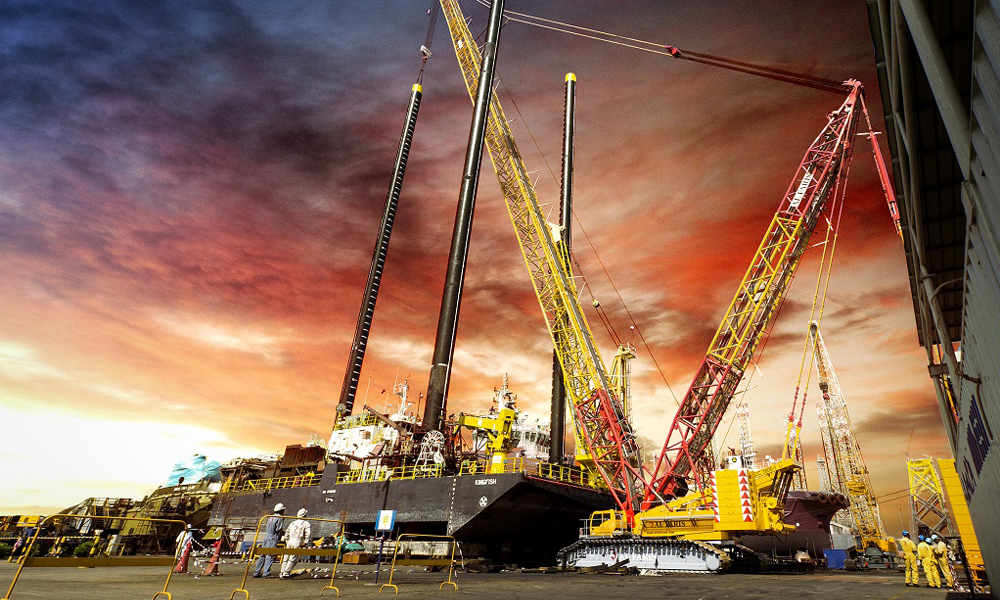 The logistics behind a heavy crane lift in UAE shipyard - Logistics ...