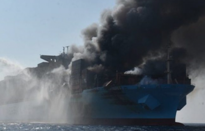 Fire ravaged Maersk Honam under tow for Jebel Ali Port - Maritime ...