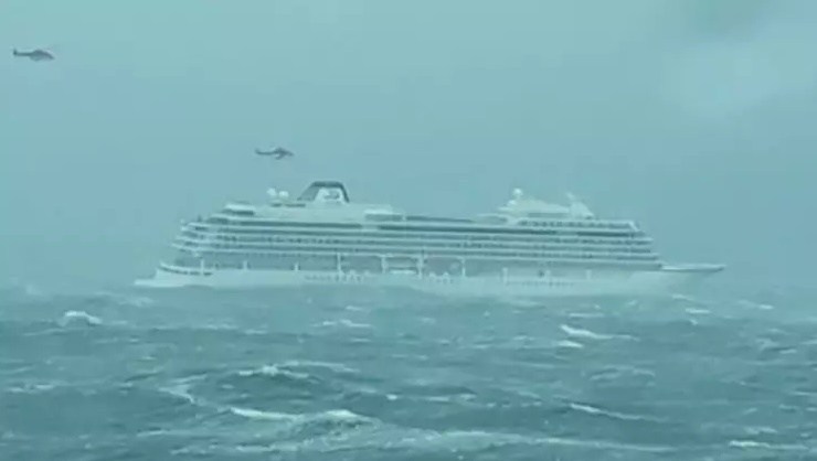 viking cruise ship caught in storm